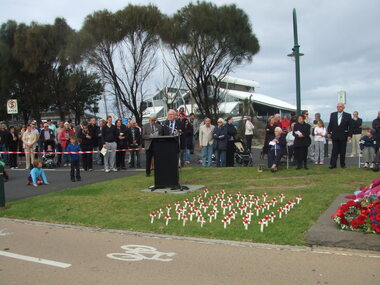 Photograph - Port Melbourne War Memorial, Anzac Day 2010, 25 Apr 2010