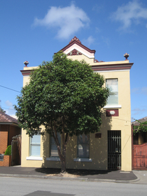 Photograph - former Locomotive Hotel, Port Melbourne, David Thompson, c2006