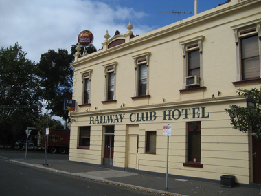 Photograph - Railway Club Hotel, Port Melbourne, David Thompson, c2006