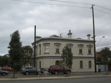 Photograph - former St Osyth Hotel, Port Melbourne, David Thompson, c2006