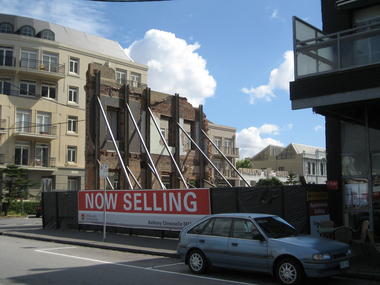 Photograph - Demolition of Sandridge Hotel, Port Melbourne, David Thompson, 2007
