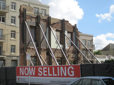 Photograph - Demolition of Sandridge Hotel, Port Melbourne, David Thompson, 2007