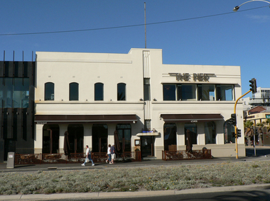 Photograph - Pier Hotel, Port Melbourne, 2006