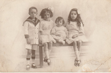 Photograph - Six children of Ernest & Florence Wale, Mendelssohns, c.1920