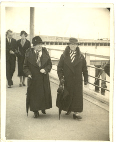 Photograph - Harriet and Emma Robertson