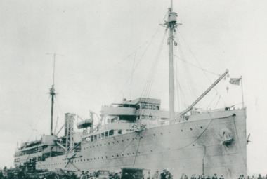 Photograph - USS Medusa,Town Pier, Port Melbourne, 1924 - 1925