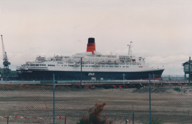 Photograph - Various cruise ships at Station Pier, Port Melbourne. QE2, Ron Laing, 1986 - 1999