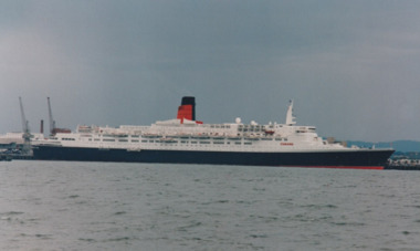 Photograph - Various cruise ships at Station Pier, Port Melbourne. QE2, Ron Laing, 1986 - 1999