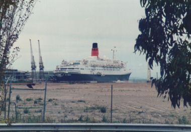 Photograph - Various cruise ships at Station Pier, Port Melbourne. QE2, Ron Laing, 1986 - 1999