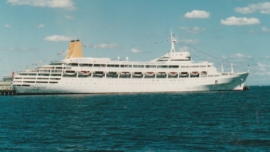 Photograph - Various cruise ships at Station Pier, Port Melbourne. Canberra, Ron Laing, 1986 - 1999