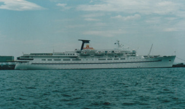 Photograph - Various cruise ships at Station Pier, Port Melbourne. Daphne, Ron Laing, 1986 - 1999