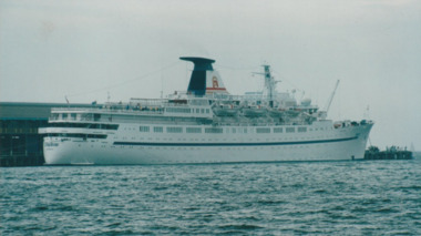 Photograph - Various cruise ships at Station Pier, Port Melbourne. Daphne, Ron Laing, 1986 - 1999