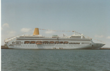 Photograph - Various cruise ships at Station Pier, Port Melbourne. Oriana, Ron Laing, 1986 - 1999