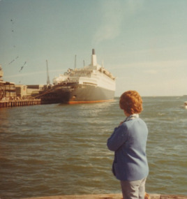 Photograph - Various cruise ships at Station Pier, Port Melbourne. Queen Elizabeth11, Ron Laing, 1986 - 1999