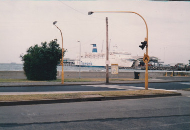 Photograph - Various ferries working from Station Pier, Port Melbourne. Abel Tasman, Ron Laing, 1986 - 1999