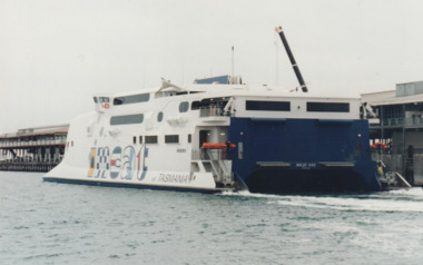 Photograph - Various ferries working from Station Pier, Port Melbourne. Incat 045, Ron Laing, 1986 - 1999