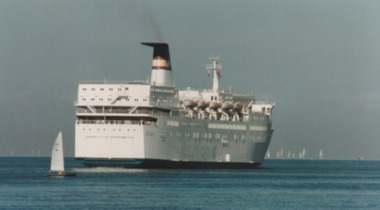 Photograph - Various ferries working from Station Pier, Port Melbourne. Pollux, Ron Laing, 1986 - 1999