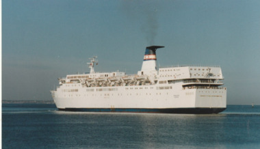 Photograph - Various ferries working from Station Pier, Port Melbourne. Pollux, Ron Laing, 1986 - 1999
