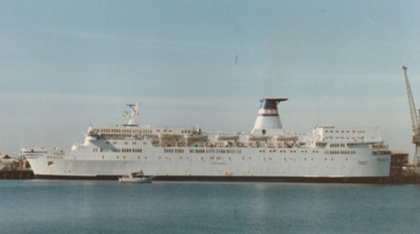 Photograph - Various ferries working from Station Pier, Port Melbourne. Pollux, Ron Laing, 1986 - 1999