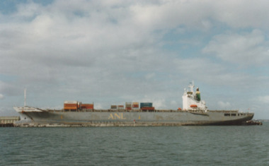 Photograph - Various ferries working from Station Pier, Port Melbourne. Australian Endeavour, Ron Laing, 1986 - 1999