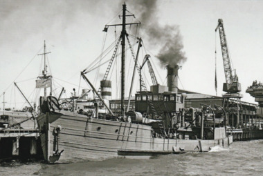 Postcard - Various Port Melbourne views - Uralba, 2015 - 2016