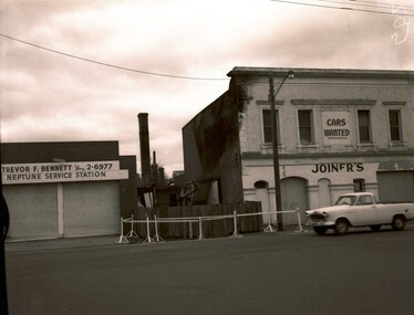 Buildings Peel St later demolished for road extension