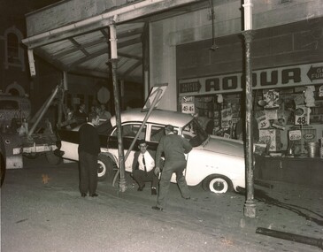Car accident with shop