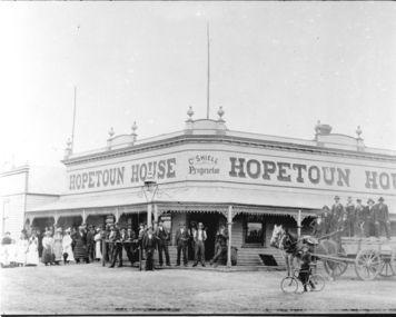 Hopetoun House