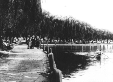 Promenade Lake Wendouree