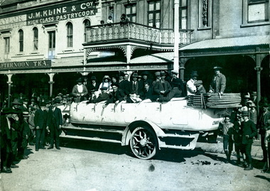 Charabang outside Union Hotel Sturt St 1913
