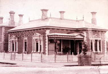 House cnr Eyre and Raglan St