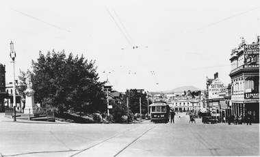 Tram travelling up Sturt St toward Lydiard St Nth Ballarat