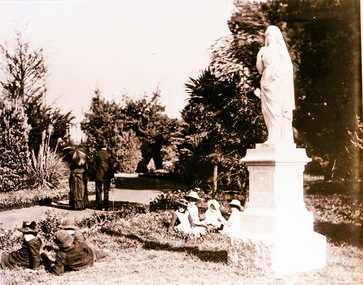 Gardens & Statue