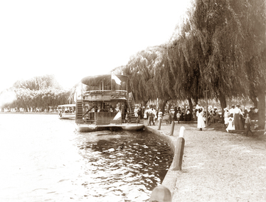 Steamer at Lake Wendouree