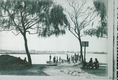 Lake Wendouree west shore