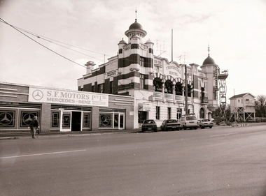 Provincial Hotel, Max Harris