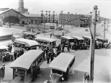 Buses line up near Station Lydiard St Nth