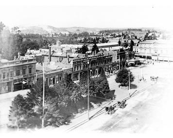 Courier Block Sturt St early