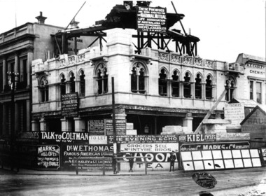 Putting second floor on National Mutual building
