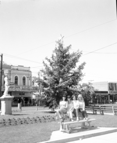 Fashions in Sturt st 1960's