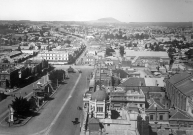 Looking down Sturt St from Town Hall
