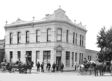 Southern Cross Hotel Sturt & Drummond Sts