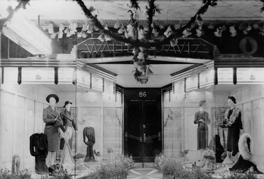 Walter Davis & Co store window 1938