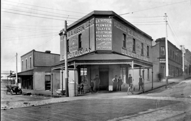 cnr Victoria & Humffray Sts 1910