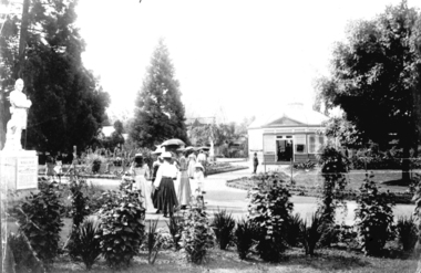 A stroll in the botanical gardens