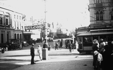 Looking toward Lydiard St Sth from Intersection Sturt St