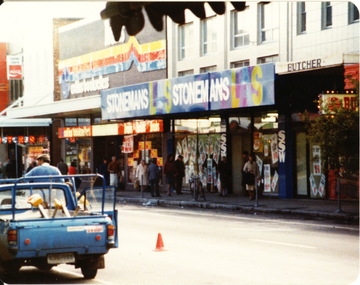 Bridge Mall being built, Max Harris