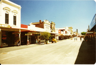 Bridge Mall being built, Max Harris