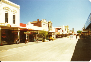 Bridge Mall being built, Max Harris