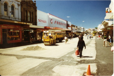Bridge Mall being built, Max Harris
